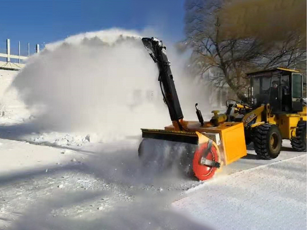 自帶動力型拋雪機(jī)