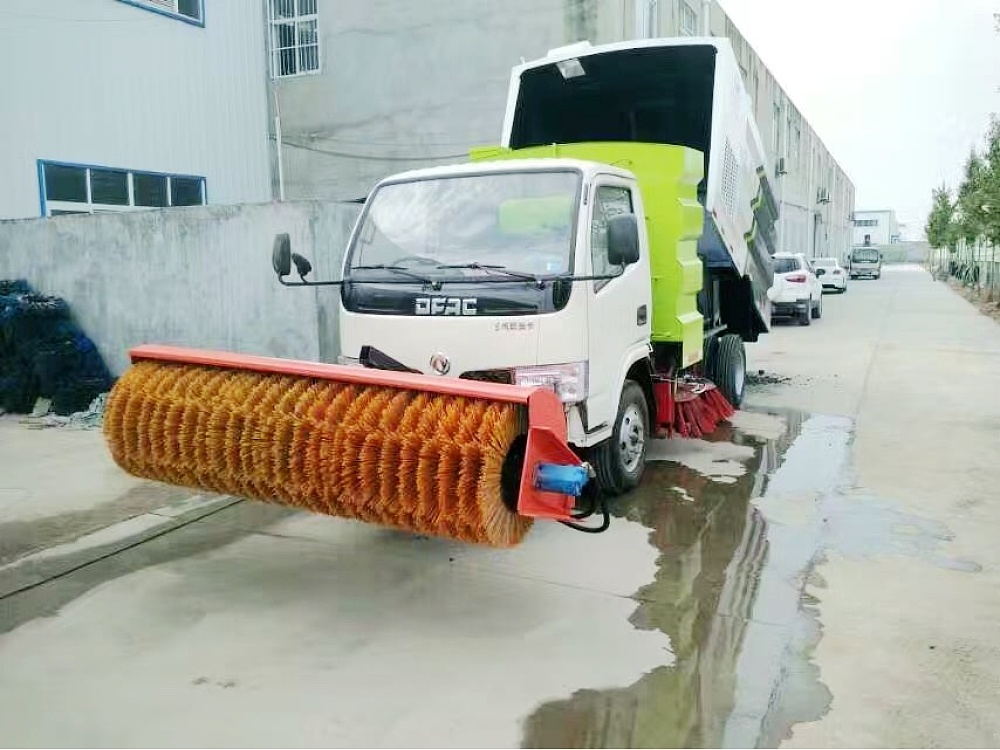 東風(fēng)小多利卡清掃車安裝掃雪輥刷