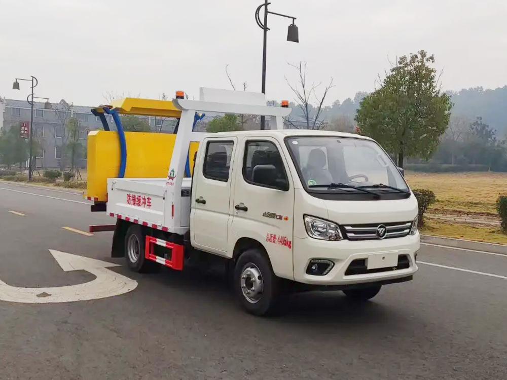 藍(lán)牌福田雙排防撞緩沖車